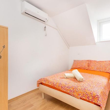 Apartments Bepina- 5 Mins From The Center Split Exterior photo