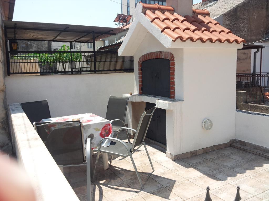 Apartments Bepina- 5 Mins From The Center Split Room photo