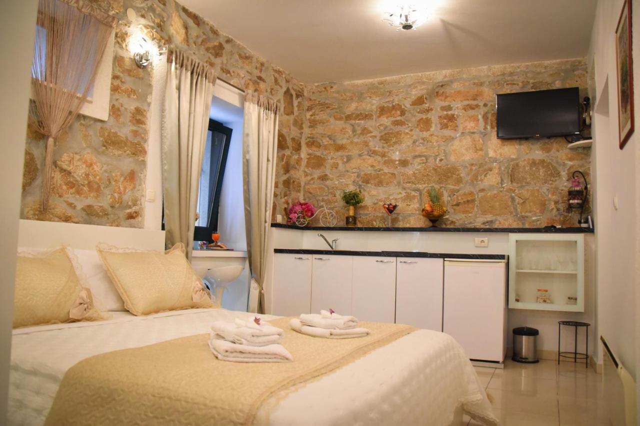 Apartments Bepina- 5 Mins From The Center Split Exterior photo