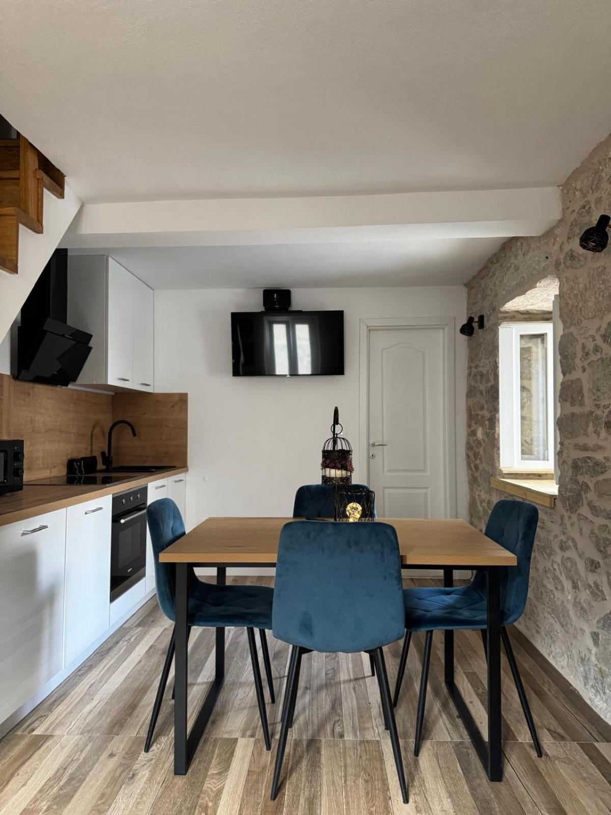 Apartments Bepina- 5 Mins From The Center Split Exterior photo