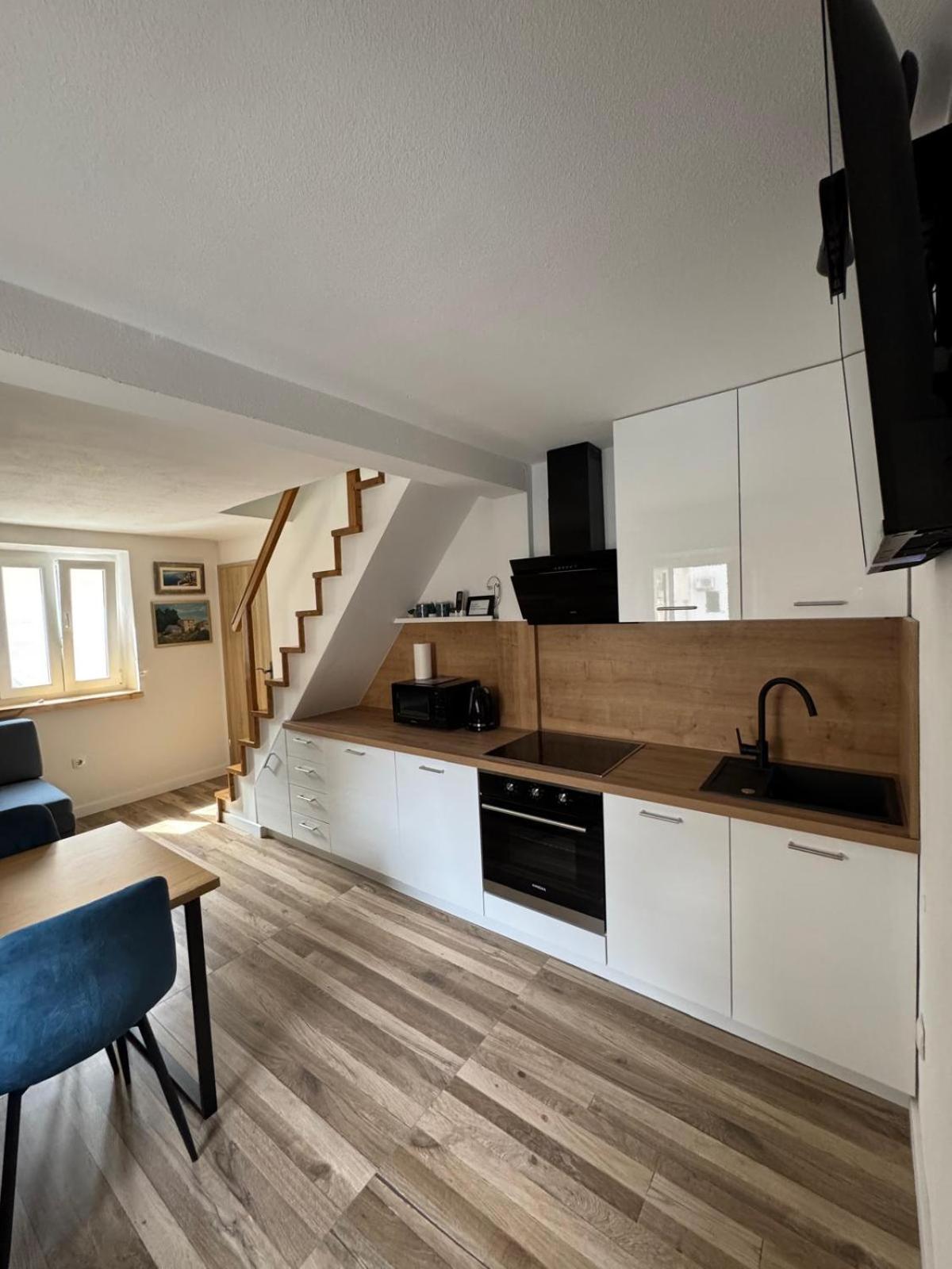 Apartments Bepina- 5 Mins From The Center Split Exterior photo