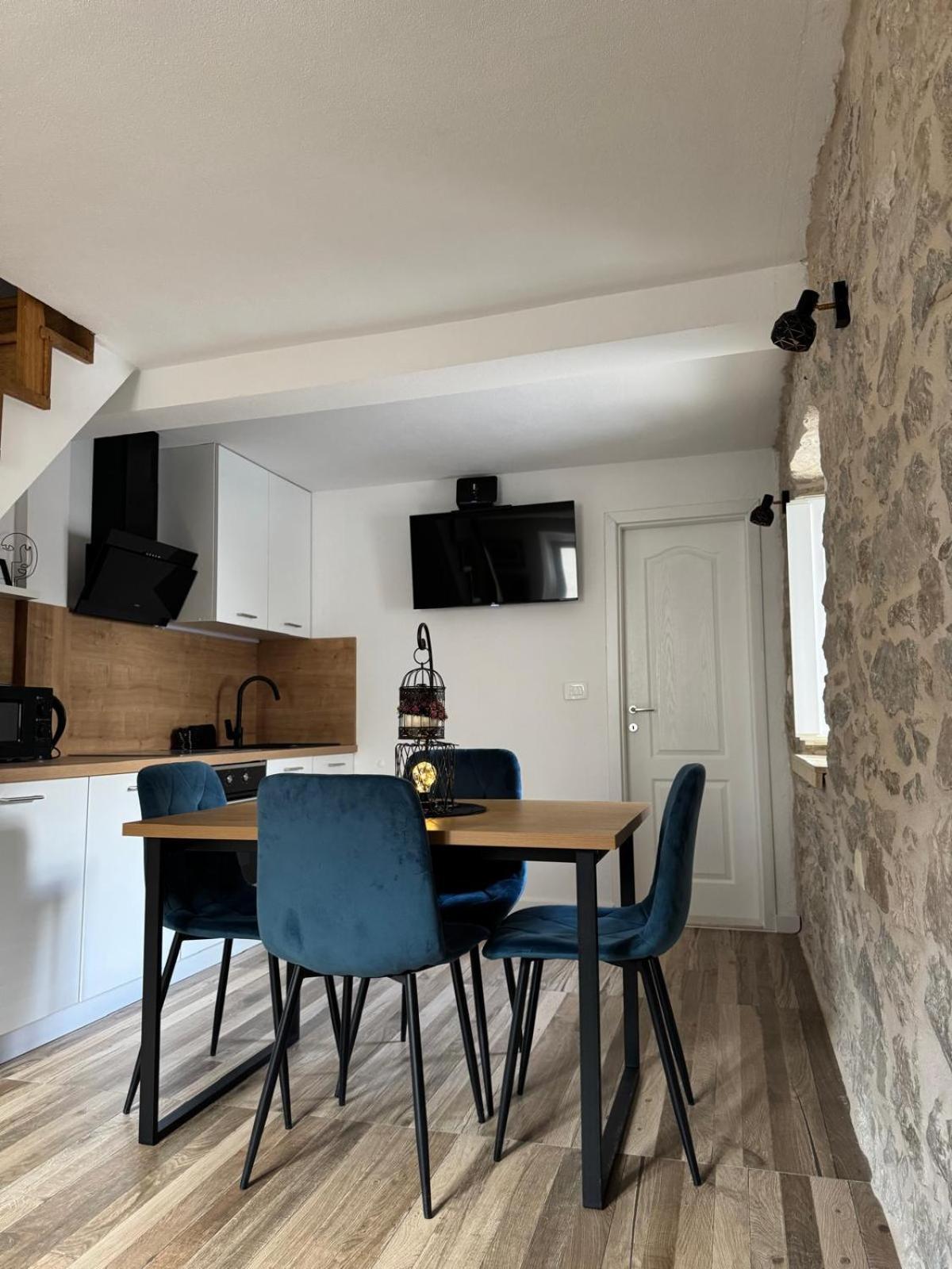 Apartments Bepina- 5 Mins From The Center Split Exterior photo