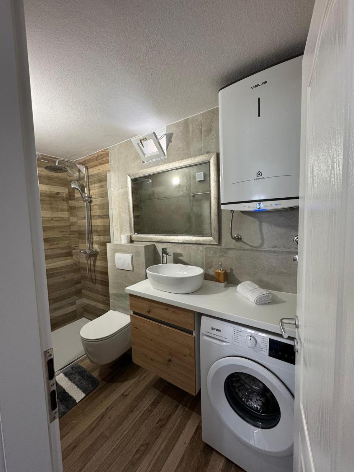 Apartments Bepina- 5 Mins From The Center Split Exterior photo