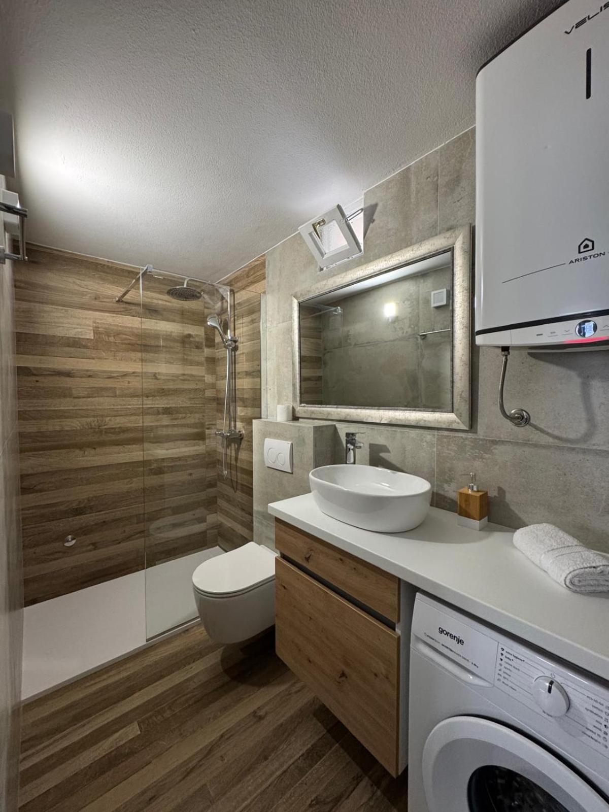 Apartments Bepina- 5 Mins From The Center Split Exterior photo