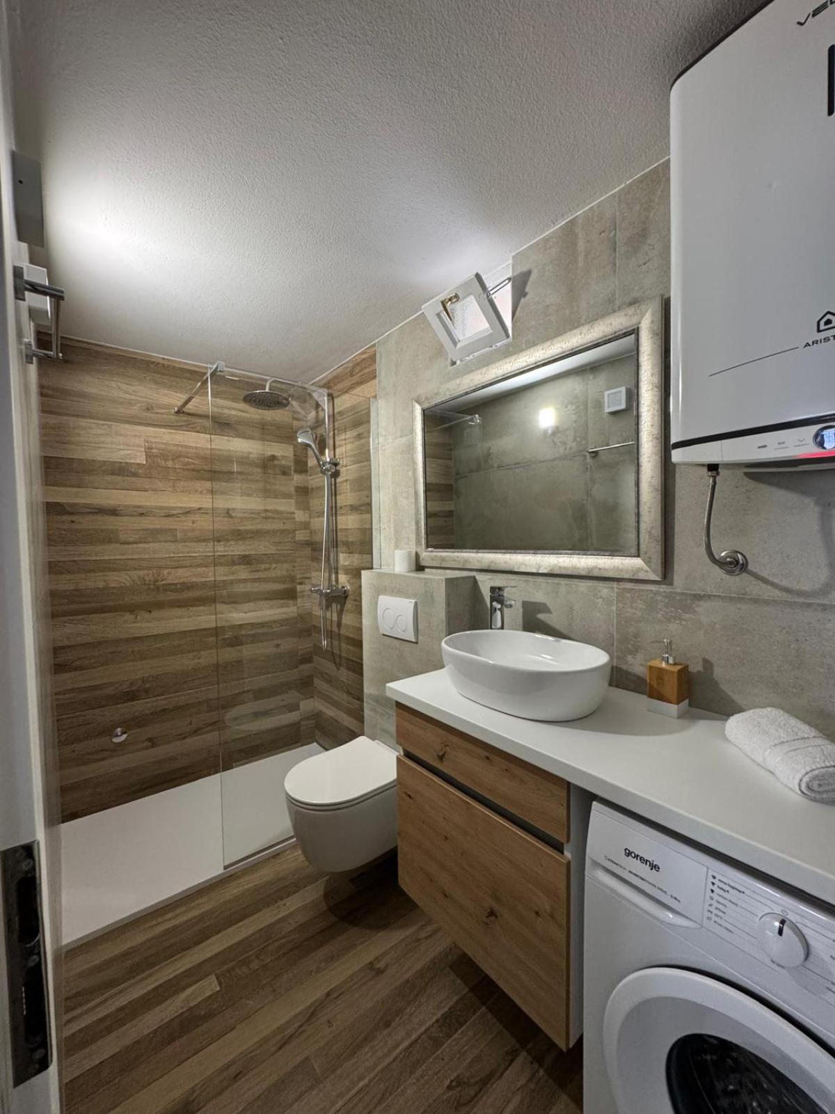 Apartments Bepina- 5 Mins From The Center Split Exterior photo