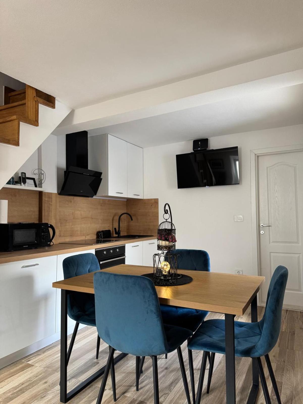 Apartments Bepina- 5 Mins From The Center Split Exterior photo