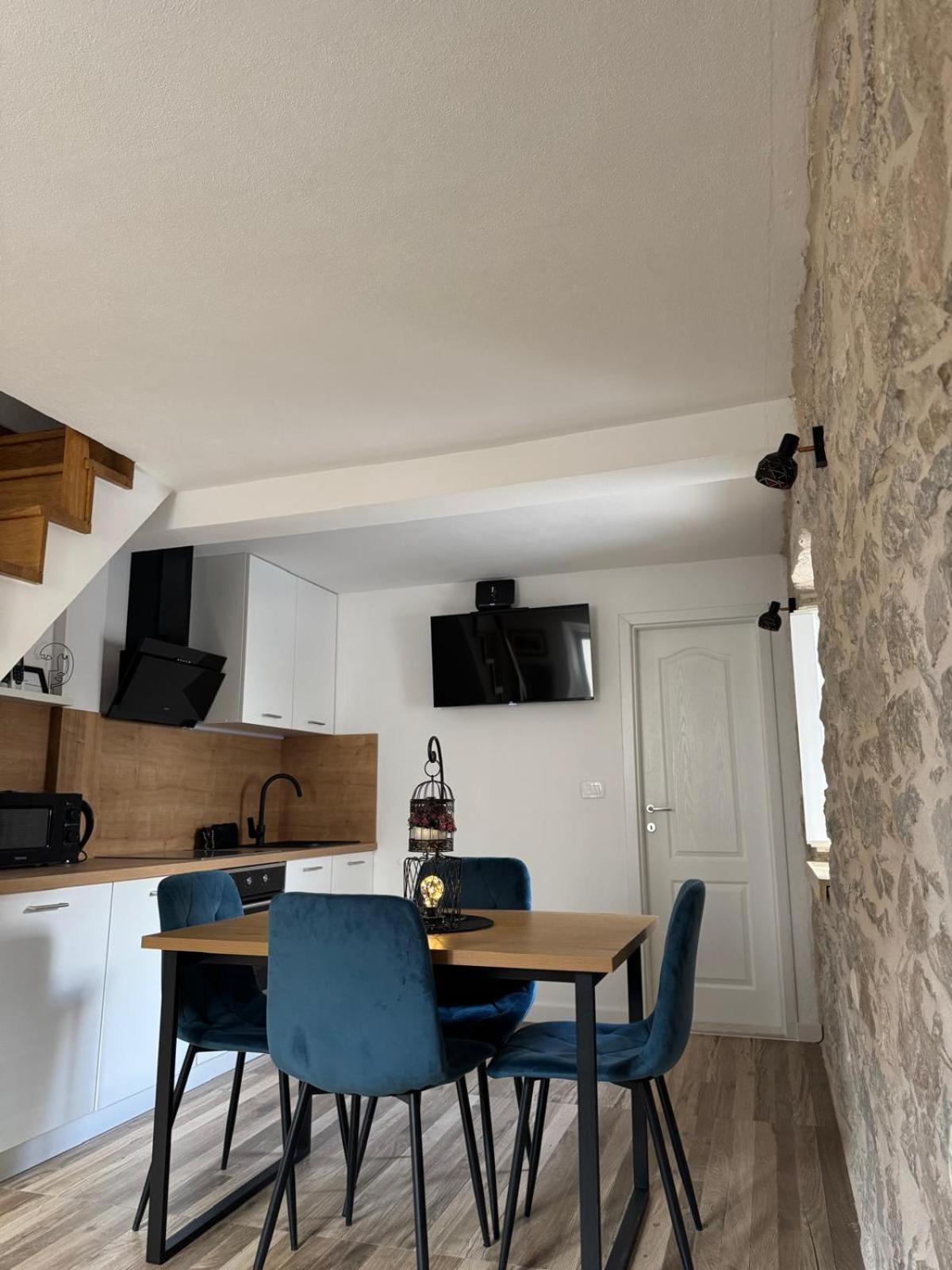 Apartments Bepina- 5 Mins From The Center Split Exterior photo