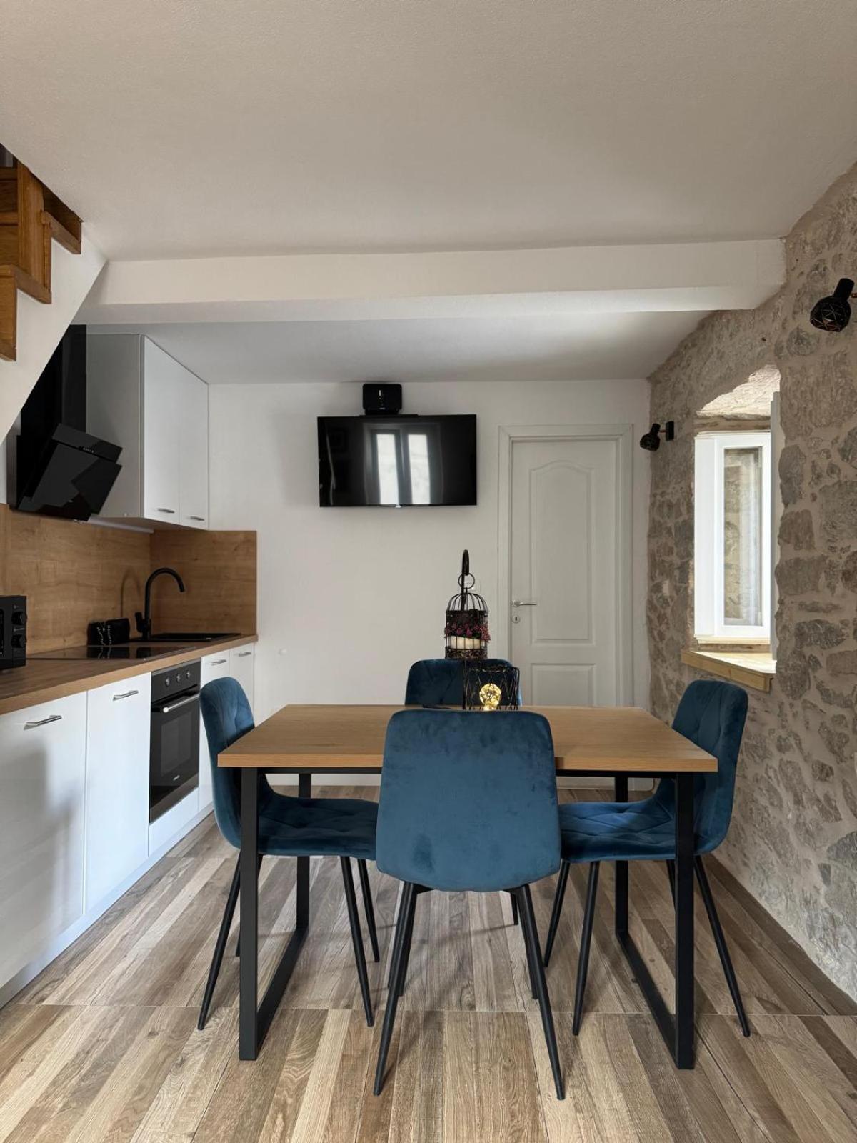 Apartments Bepina- 5 Mins From The Center Split Exterior photo