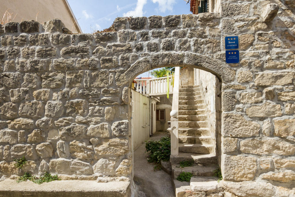 Apartments Bepina- 5 Mins From The Center Split Room photo
