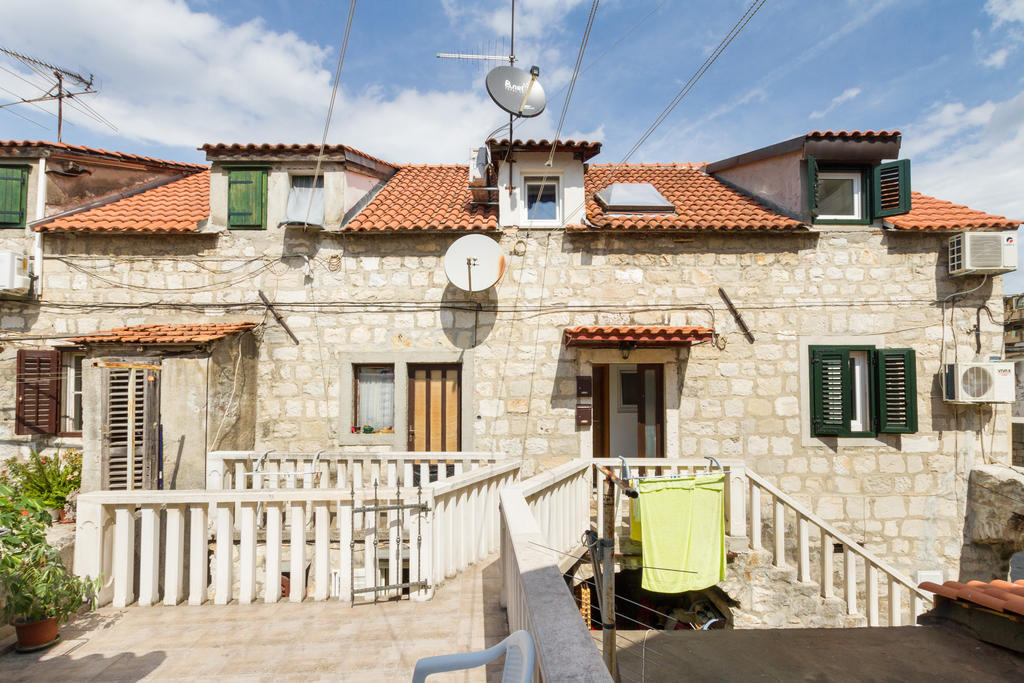 Apartments Bepina- 5 Mins From The Center Split Room photo